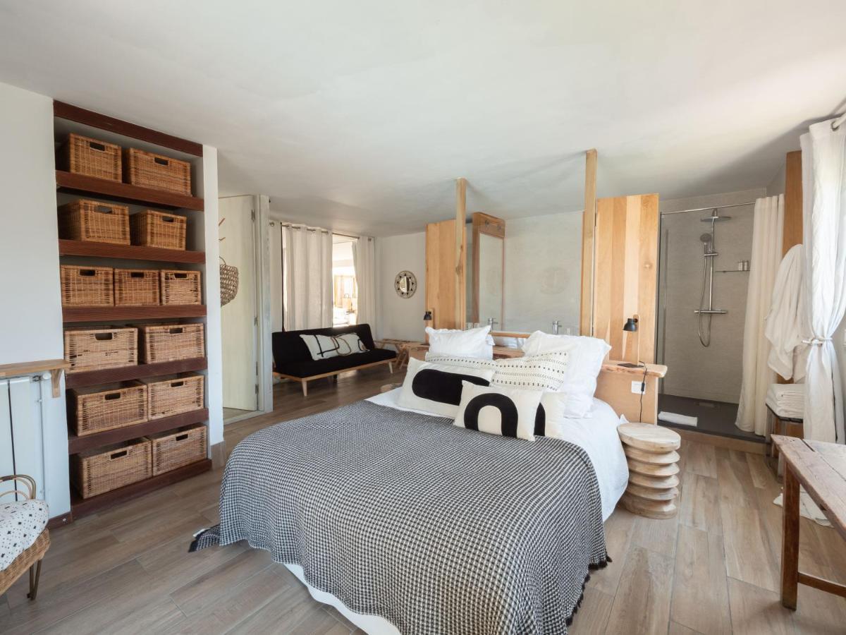 De La - Mahogany Hotel Cassis