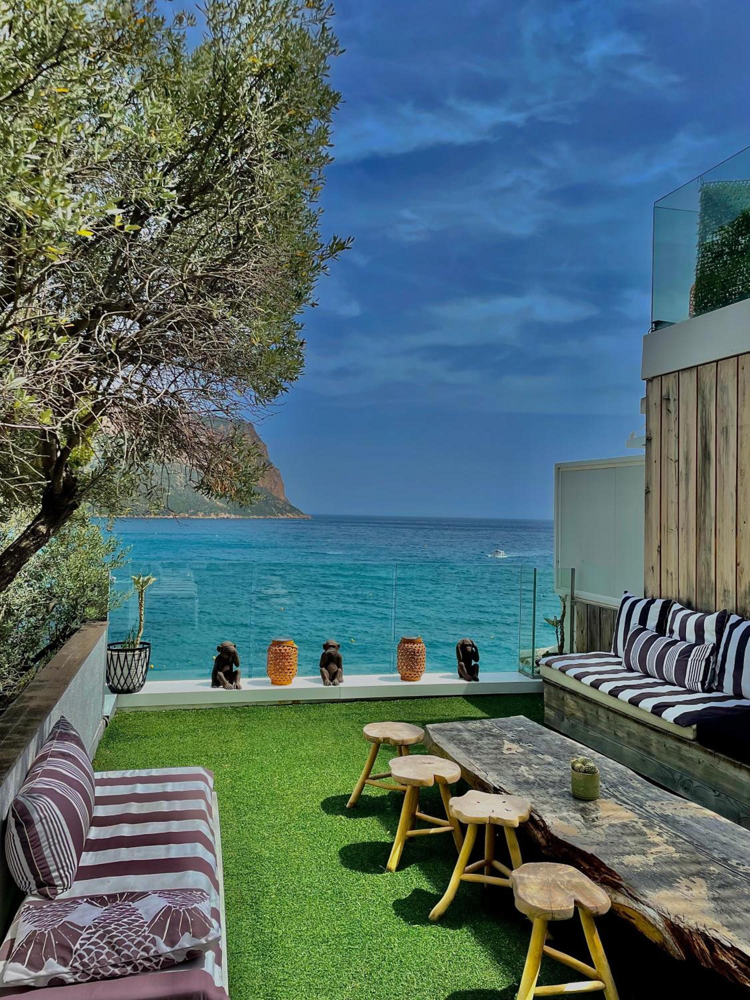 Hotel De La - Mahogany Cassis